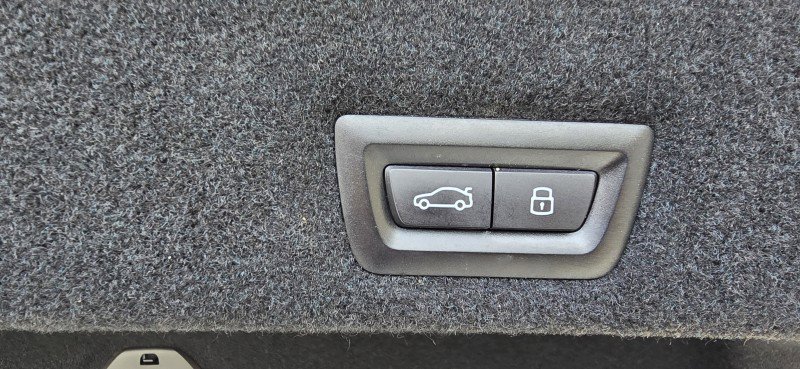 Certified 2023 BMW 740i image 27