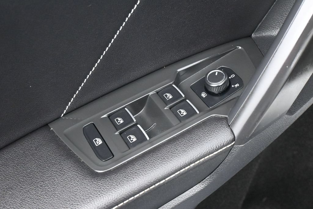 Used 2023 Volkswagen Tiguan SE FWD image 14