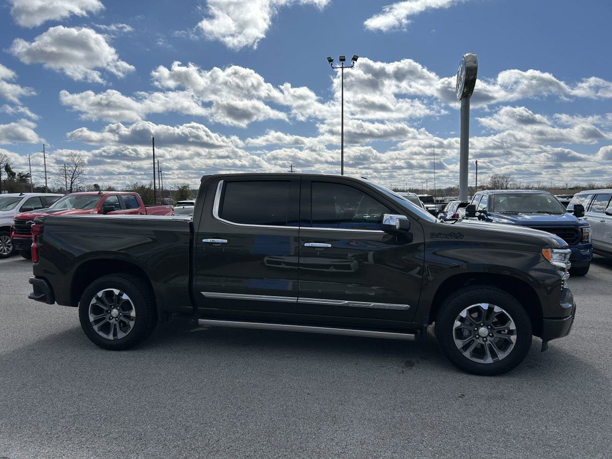 Used 2023 Chevrolet Silverado 1500 High Country w/ Technology Package image 2