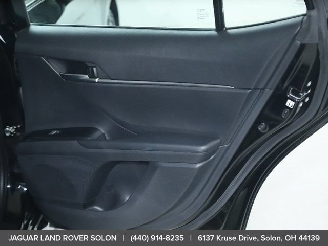 Used 2018 Toyota Camry SE w/ Moonroof Package FWD image 32