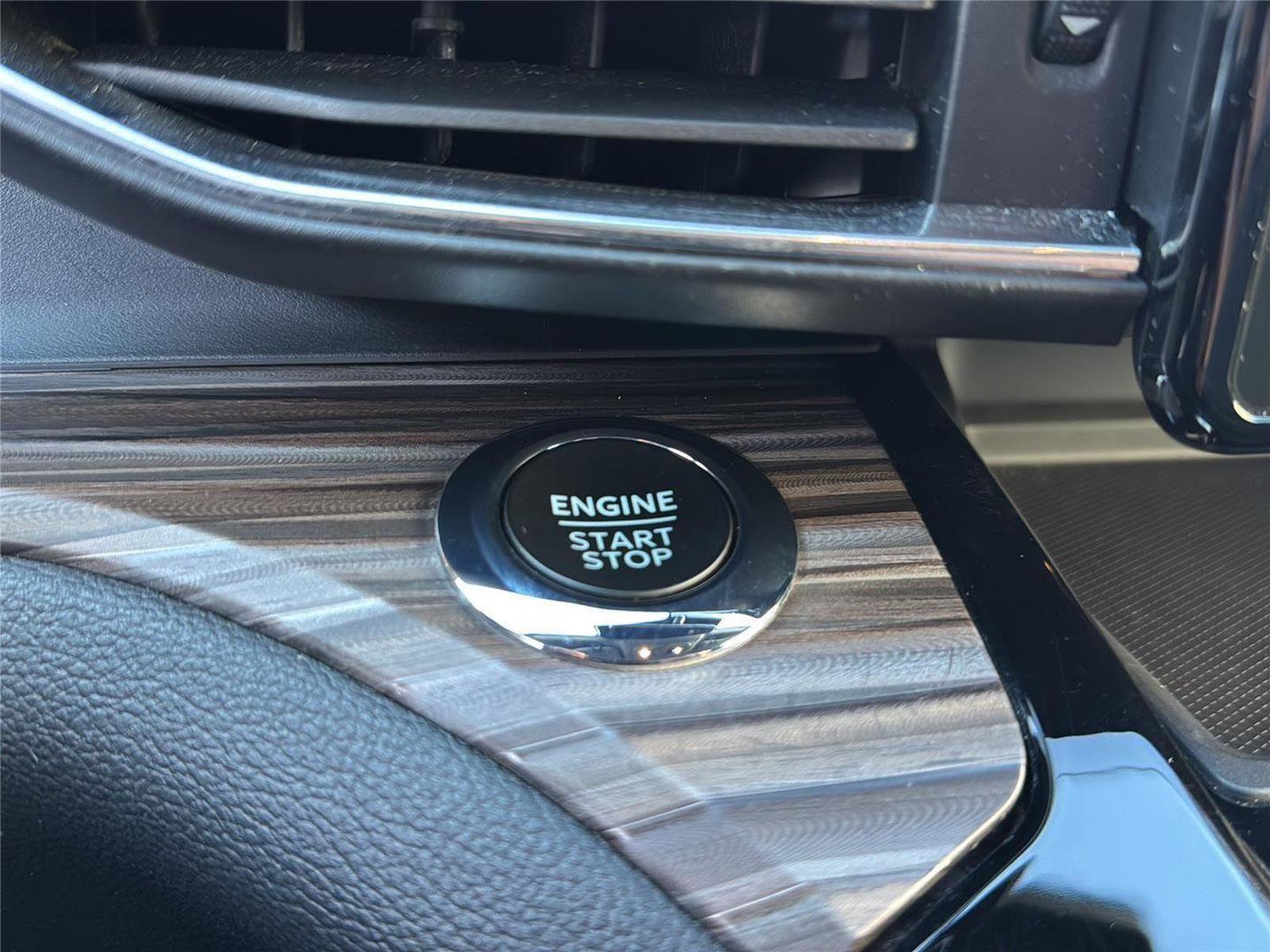 Used 2023 Ford Explorer Limited image 23