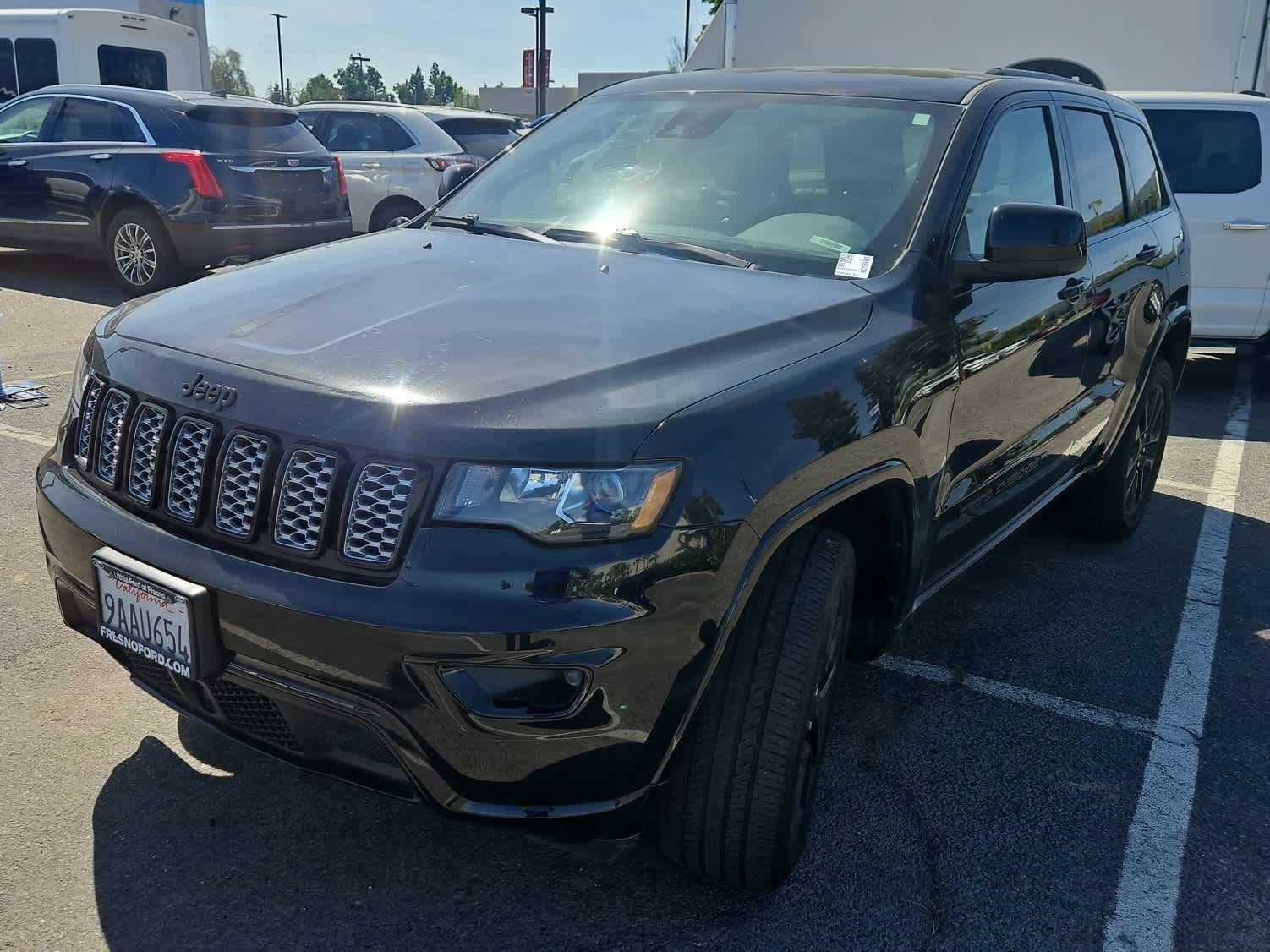 Used 2022 Jeep Grand Cherokee Laredo X image 1