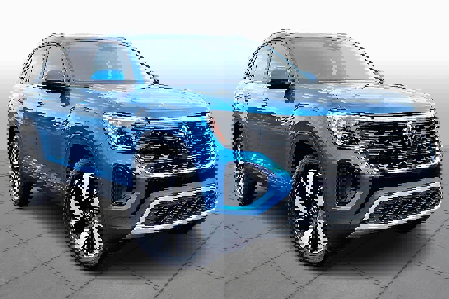 Used 2024 Volkswagen Atlas Cross Sport SE image 2