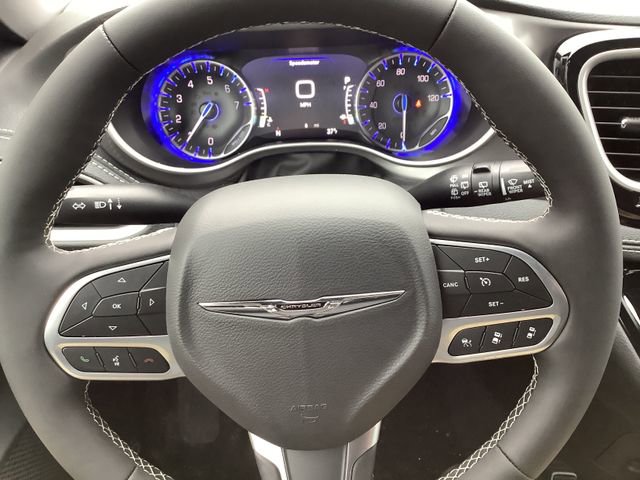 New 2026 Chrysler Pacifica Select image 12