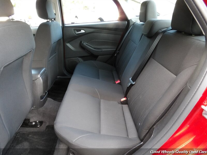 Used 2018 Ford Focus SE FWD image 12