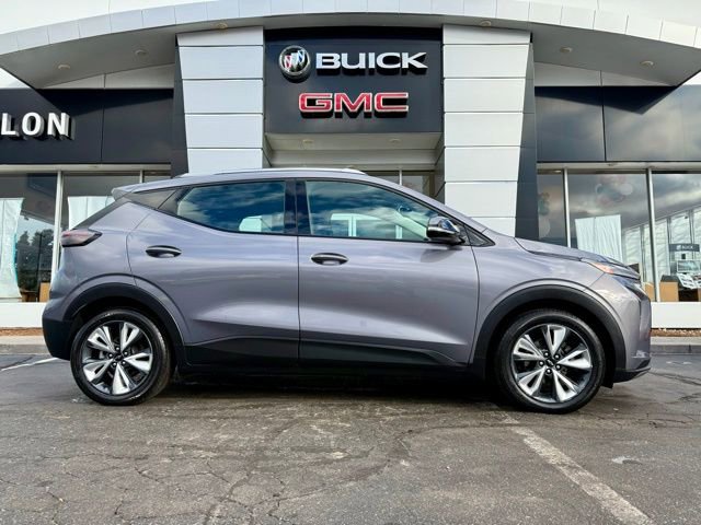 Used 2022 Chevrolet Bolt EUV LT w/ Convenience Package image 1