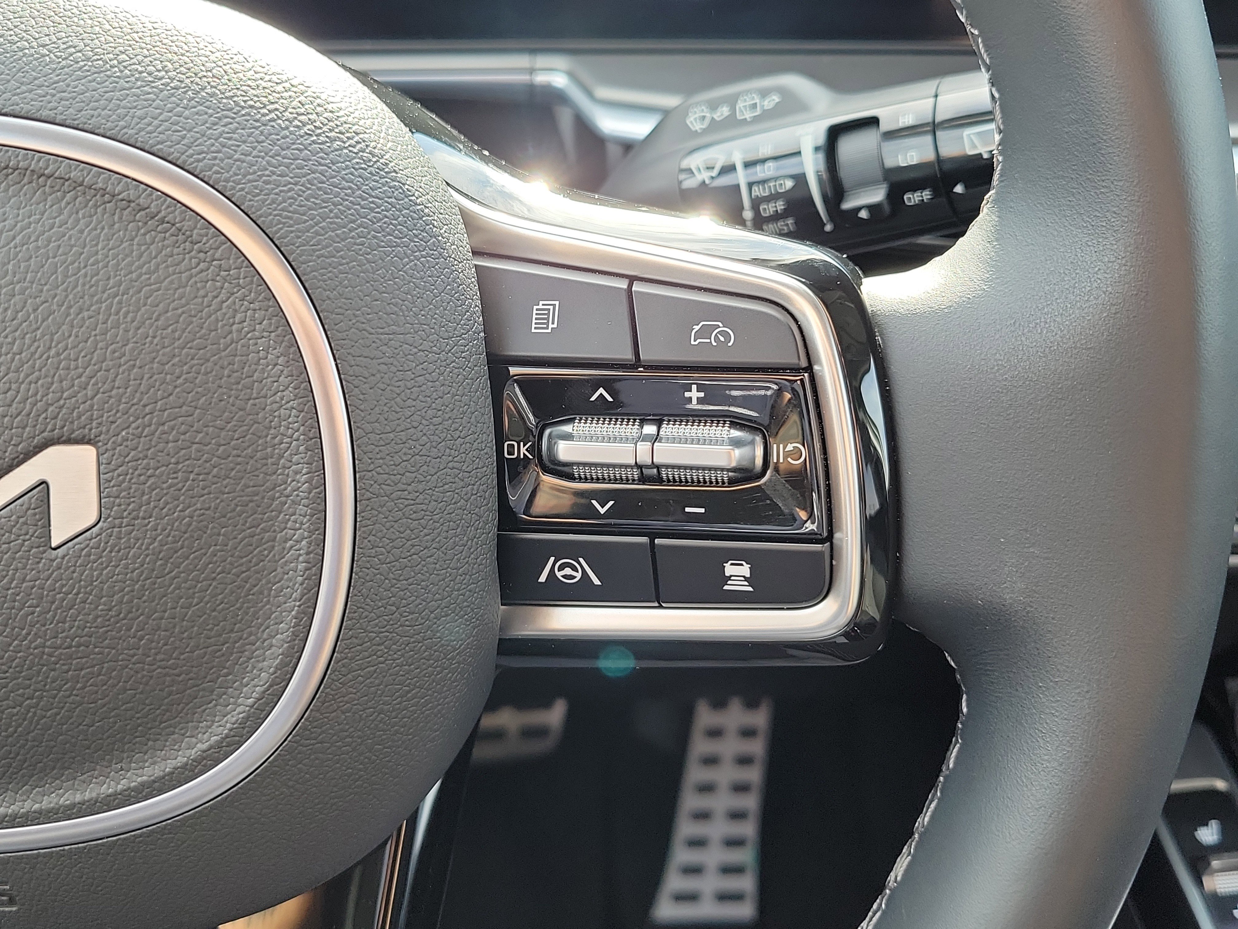 Used 2025 Kia Sorento SX image 29