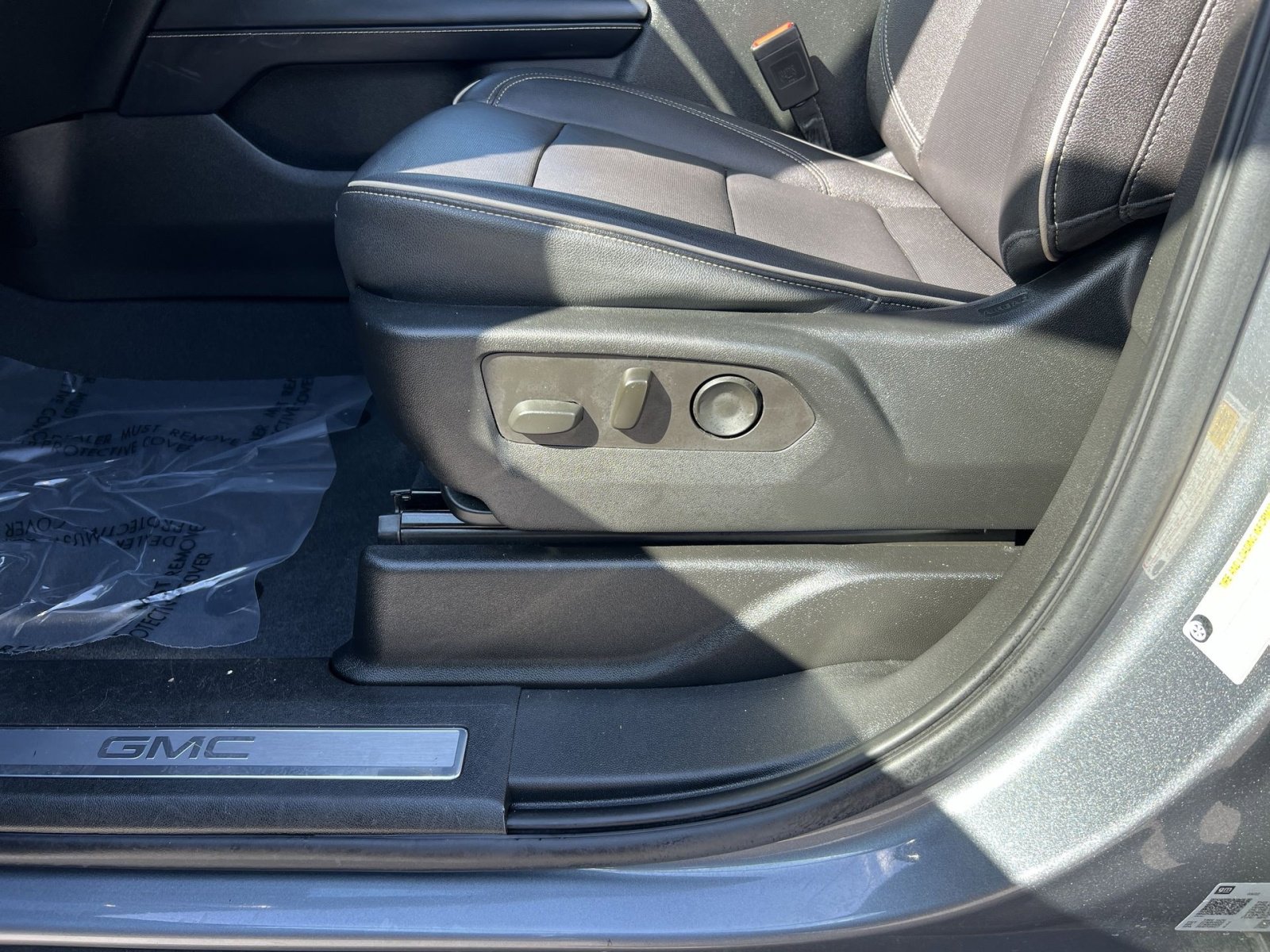 Used 2022 GMC Yukon XL SLT w/ SLT Premium Package image 22