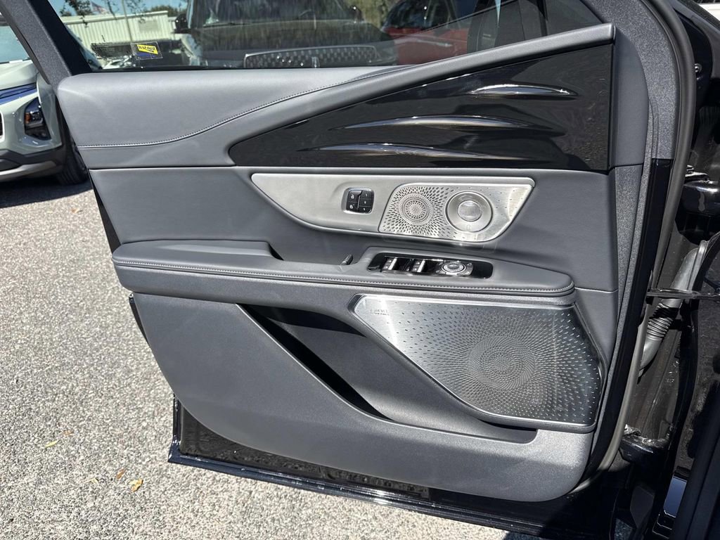 New 2026 Lincoln Nautilus Reserve image 18