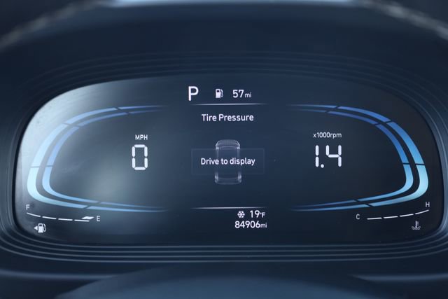 Used 2023 Hyundai Venue SEL image 16