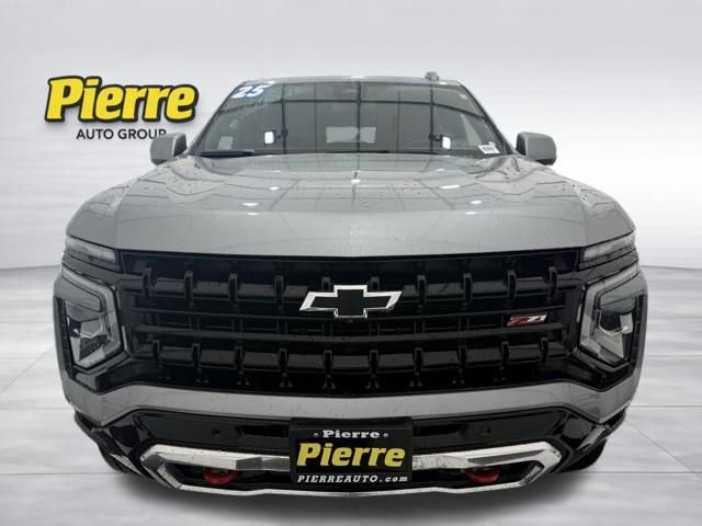 Used 2025 Chevrolet Suburban Z71 AWD/4WD image 10