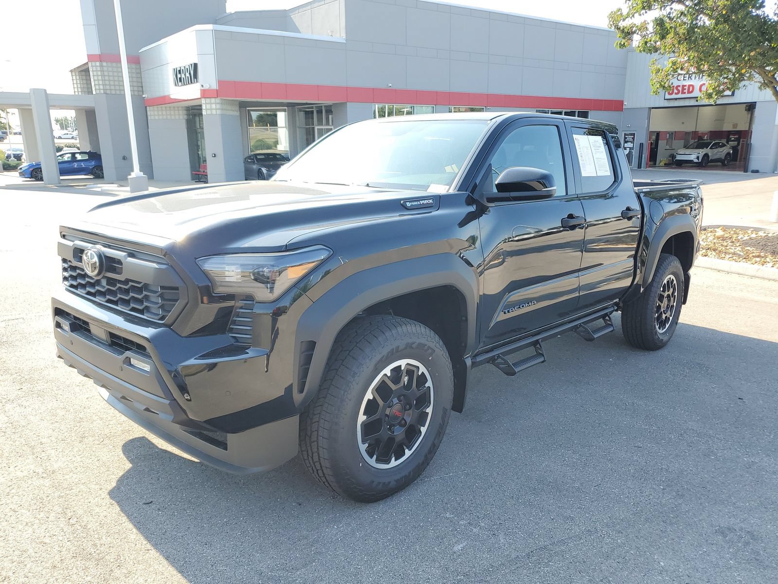 Used 2026 Toyota Tacoma TRD Off-Road w/ TRD Off Road Upgrade Package AWD/4WD image 2