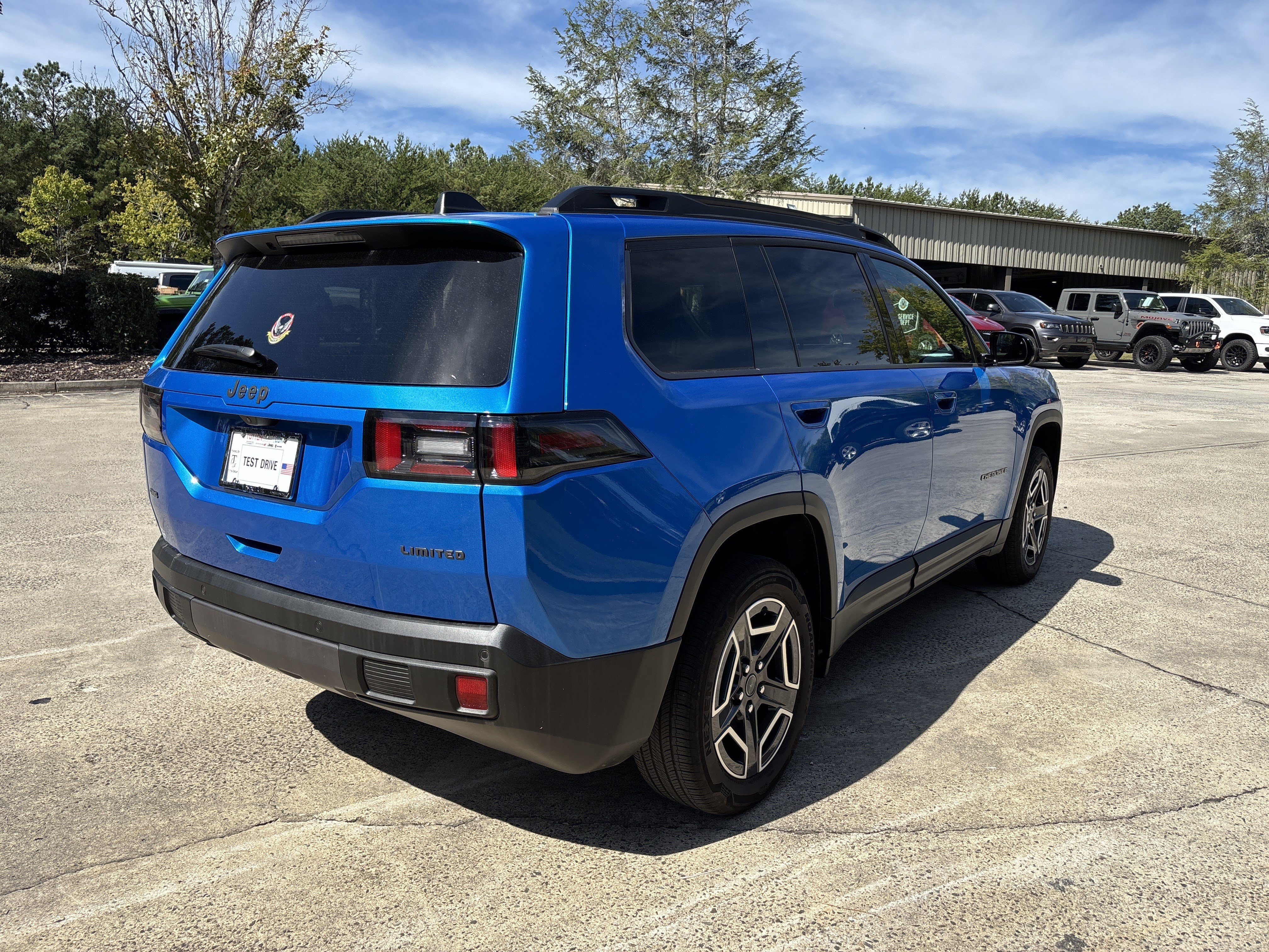 Used 2026 Jeep Cherokee Limited AWD/4WD image 7