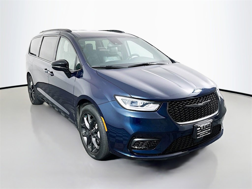 Used 2024 Chrysler Pacifica Touring-L w/ S Appearance Package