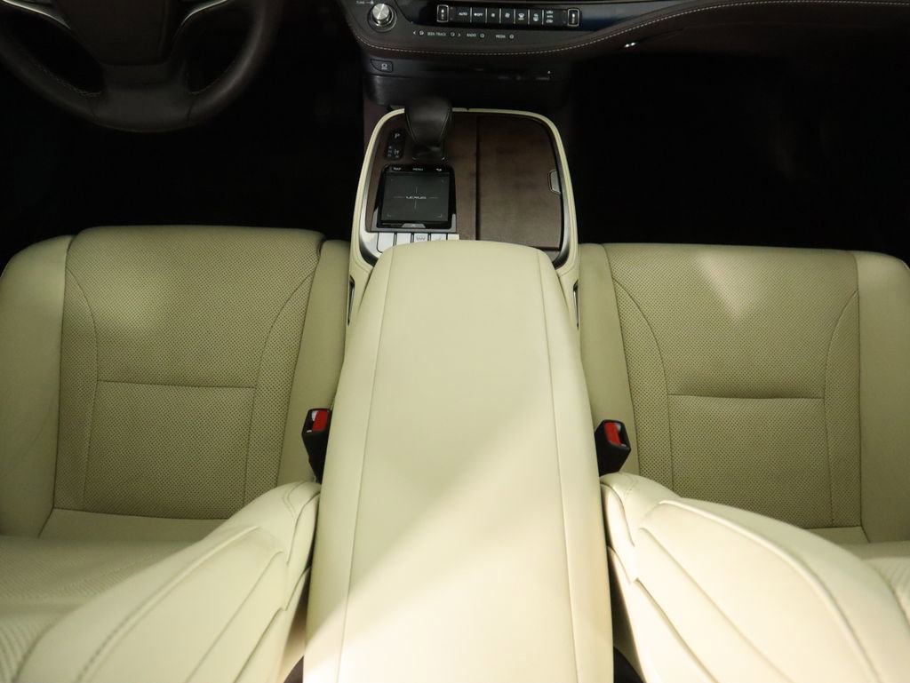 Used 2018 Lexus LS 500 w/ Accessory Package (Z2) image 17