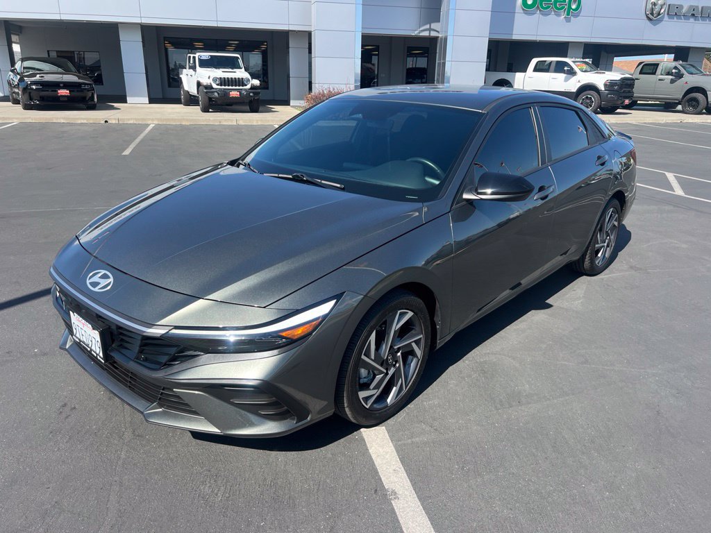 Used 2025 Hyundai Elantra Sport w/ Cargo Package FWD image 4