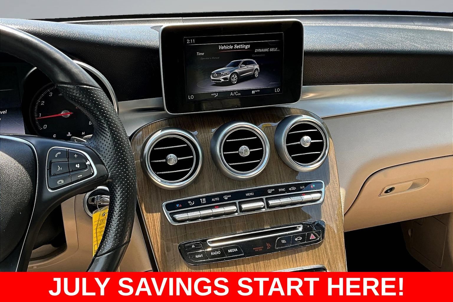 Used 2019 Mercedes-Benz GLC 300 4MATIC w/ Premium Package image 11