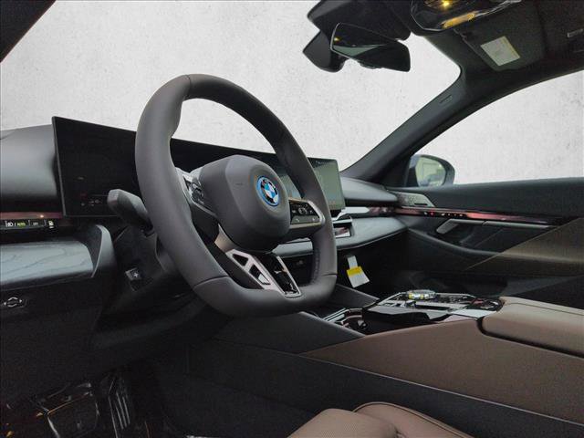 New 2026 BMW 550e xDrive AWD/4WD image 3