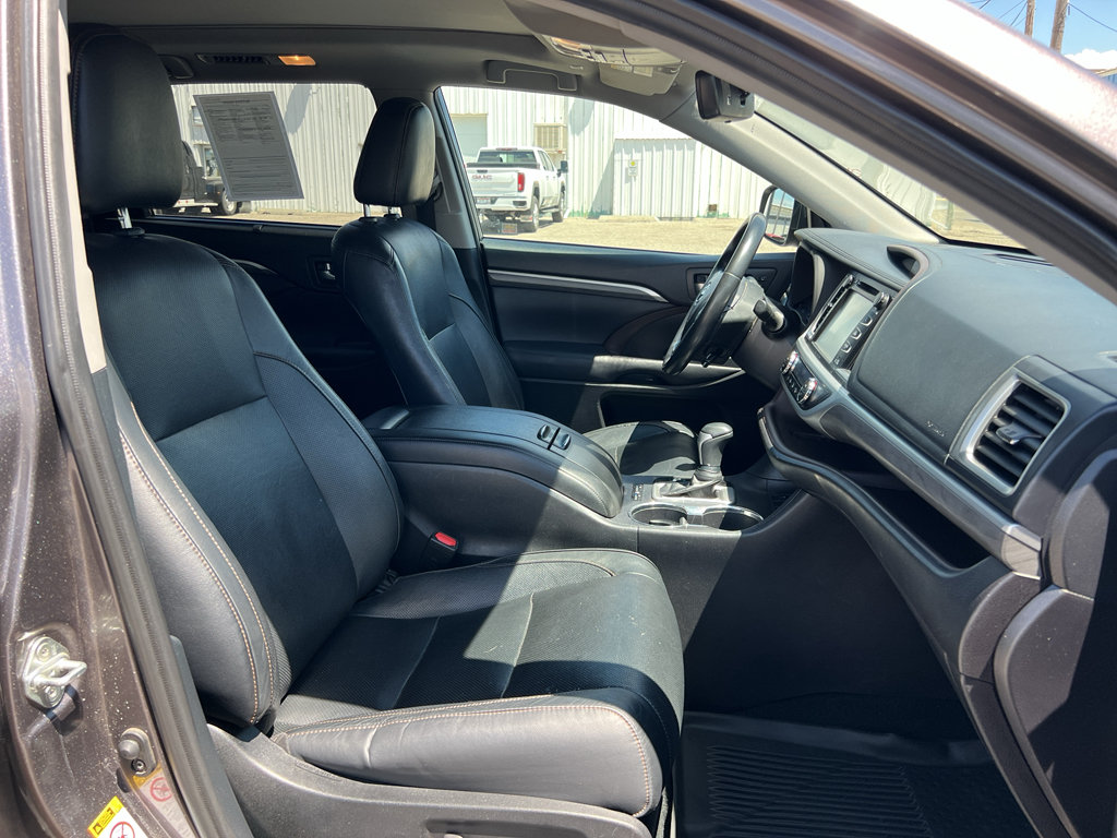 Used 2019 Toyota Highlander Limited Platinum AWD/4WD image 30
