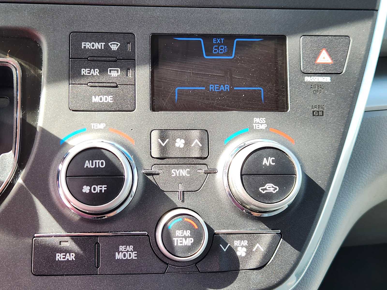 Used 2016 Toyota Sienna LE image 21