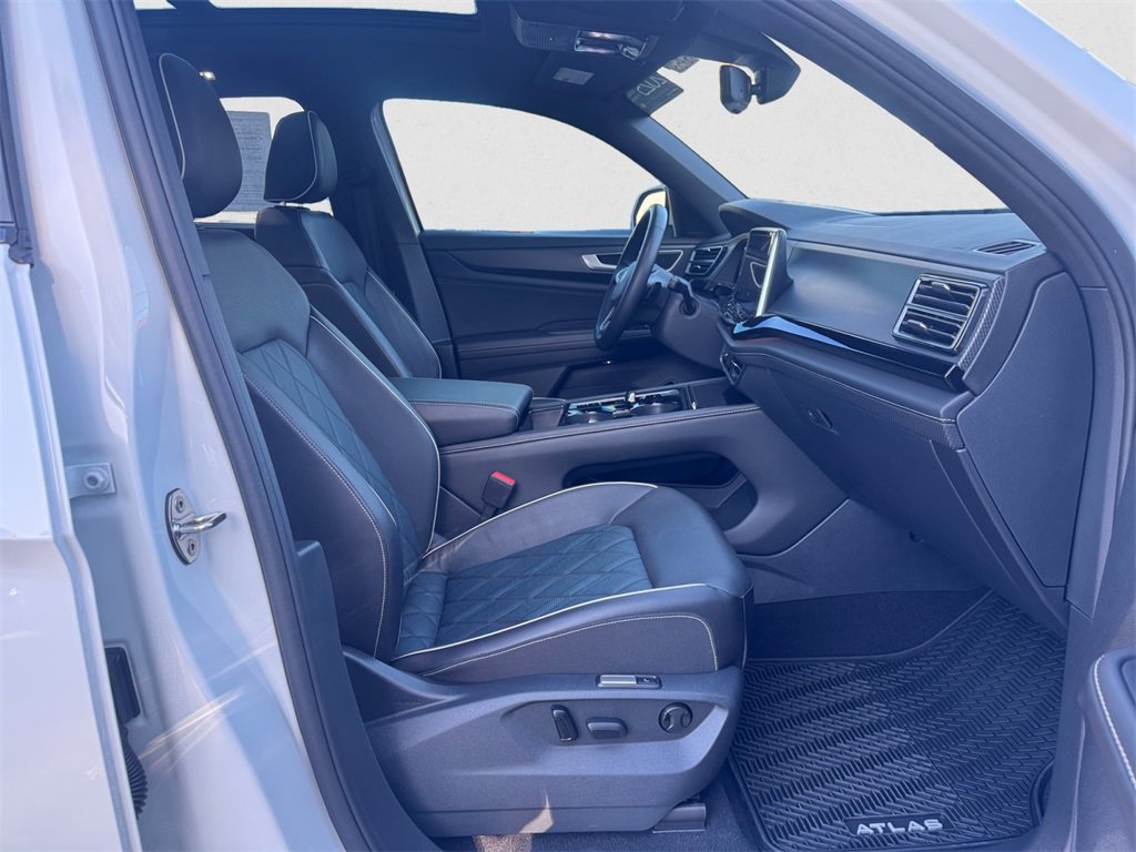 Used 2025 Volkswagen Atlas Cross Sport SEL Premium R-Line image 15