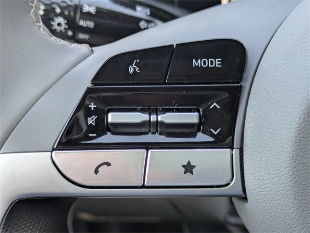 Certified 2025 Hyundai Elantra SEL image 25