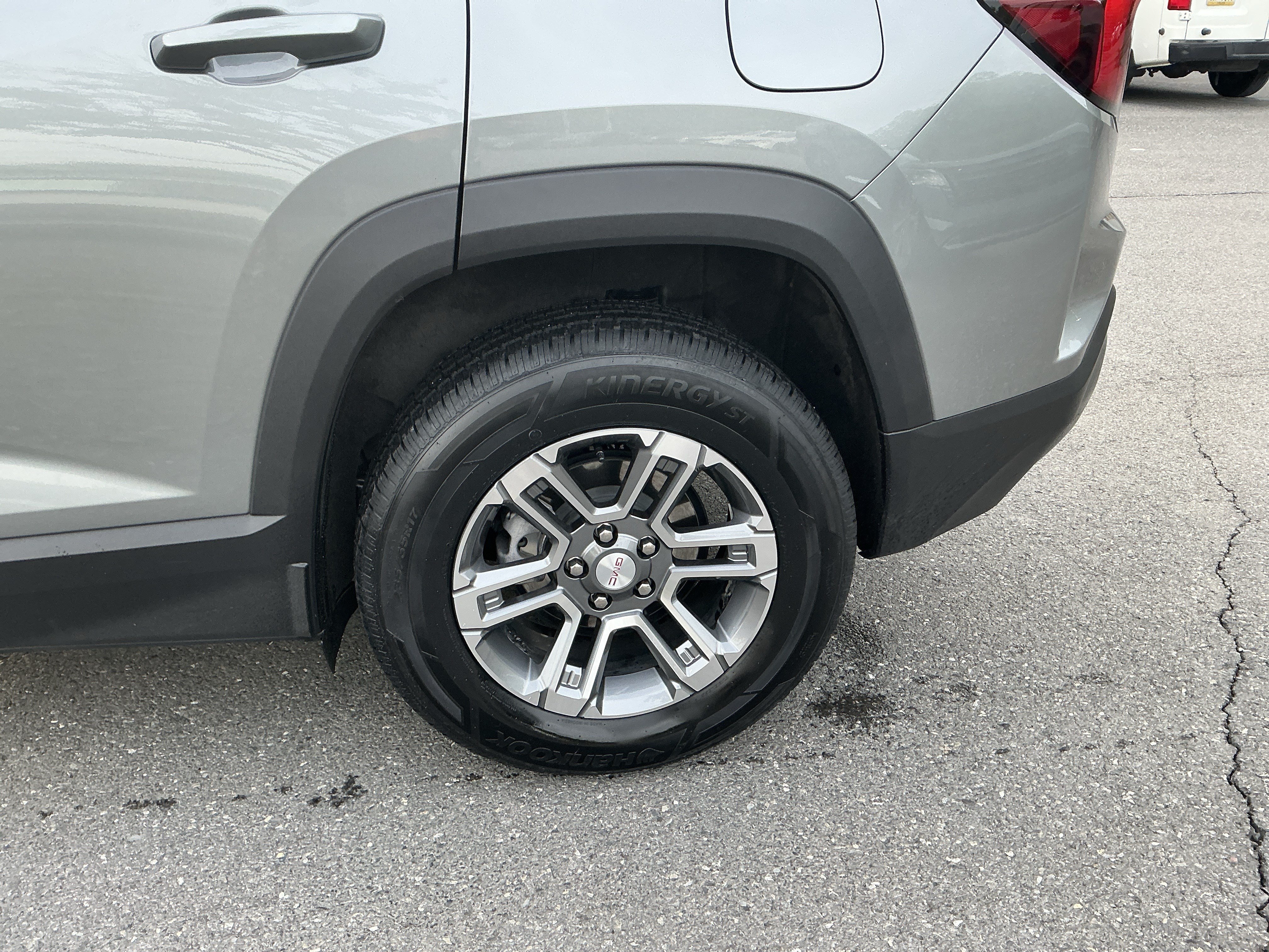 Used 2025 GMC Terrain Elevation AWD/4WD image 9
