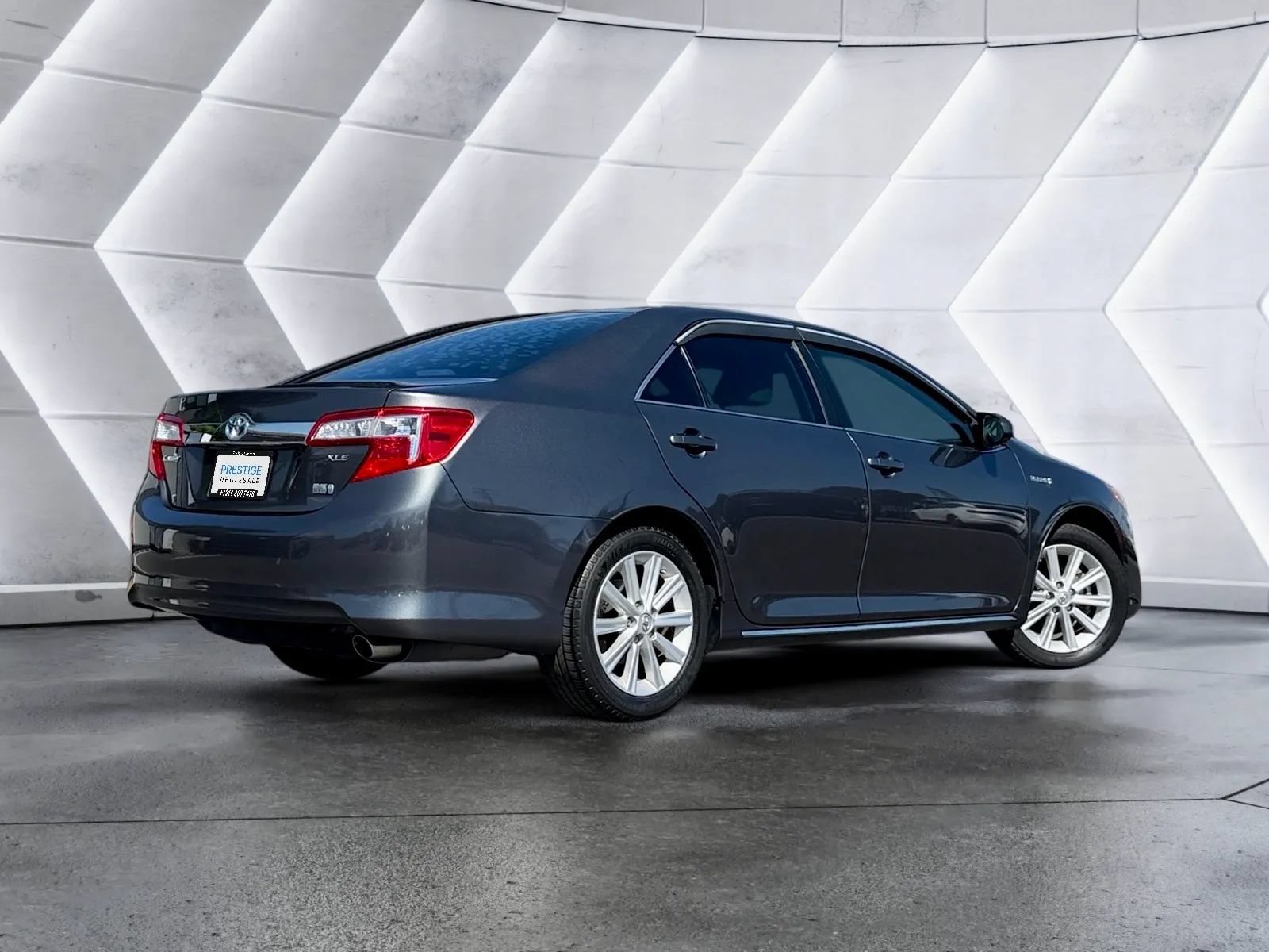 Used 2014 Toyota Camry XLE w/ Leather Package FWD image 8
