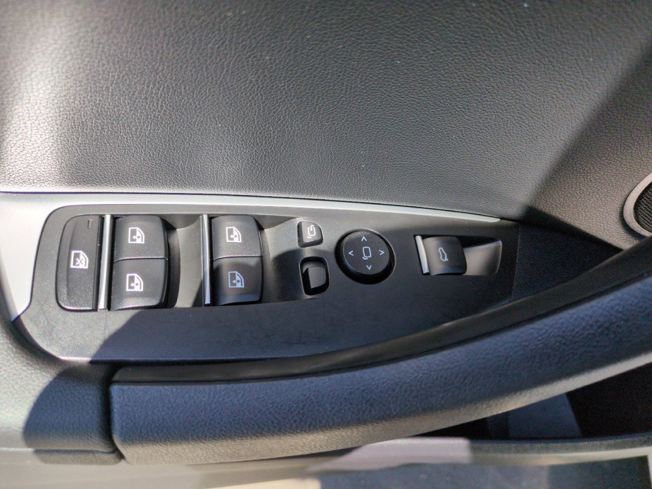 Used 2018 BMW X3 xDrive30i w/ Convenience Package image 16