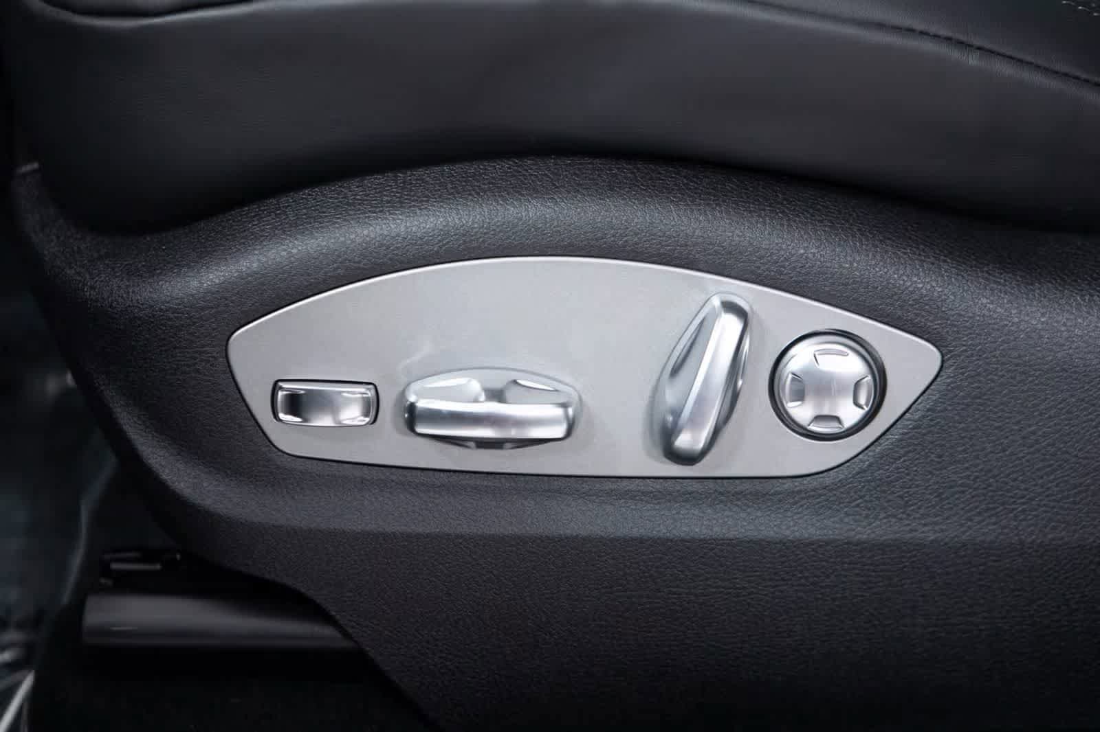 Certified 2026 Porsche Macan Turbo AWD/4WD image 23