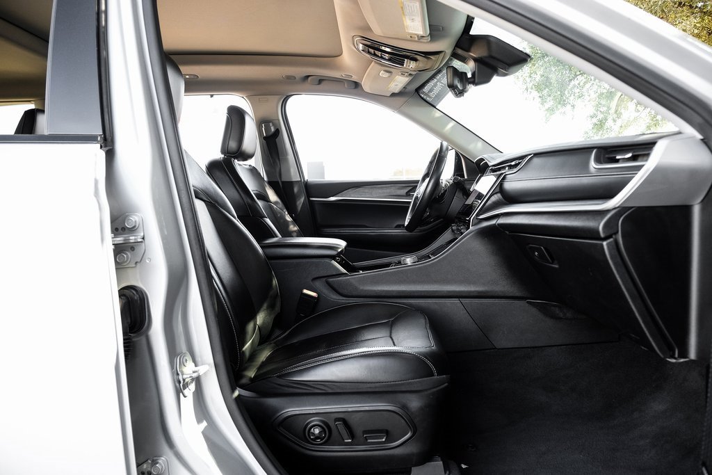 Used 2021 Jeep Grand Cherokee L Limited w/ Luxury Tech Group II image 45