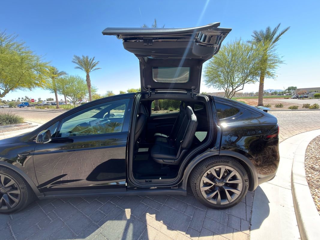 Used 2022 Tesla Model X image 11