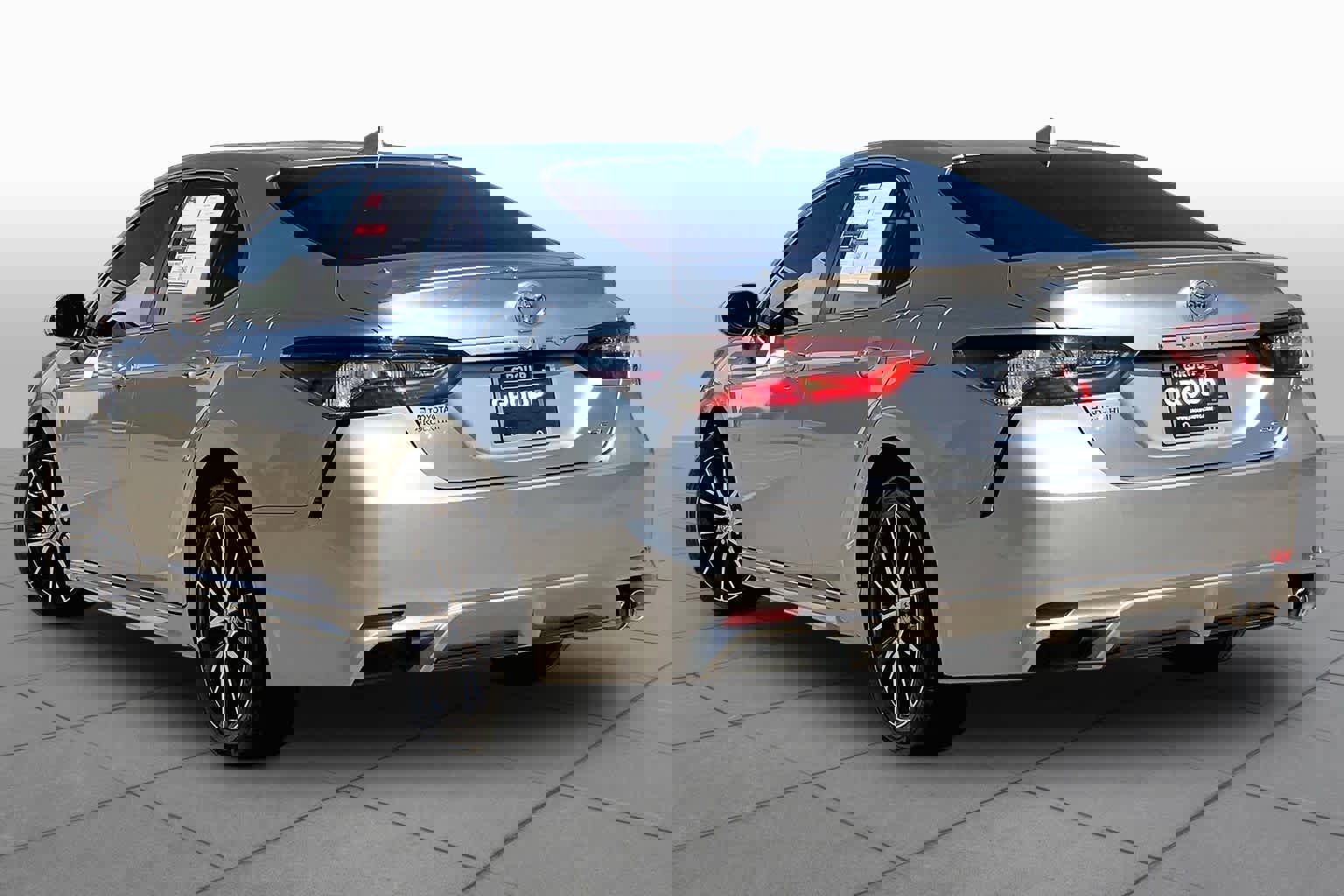 Used 2024 Toyota Camry SE w/ Convenience Package FWD image 12