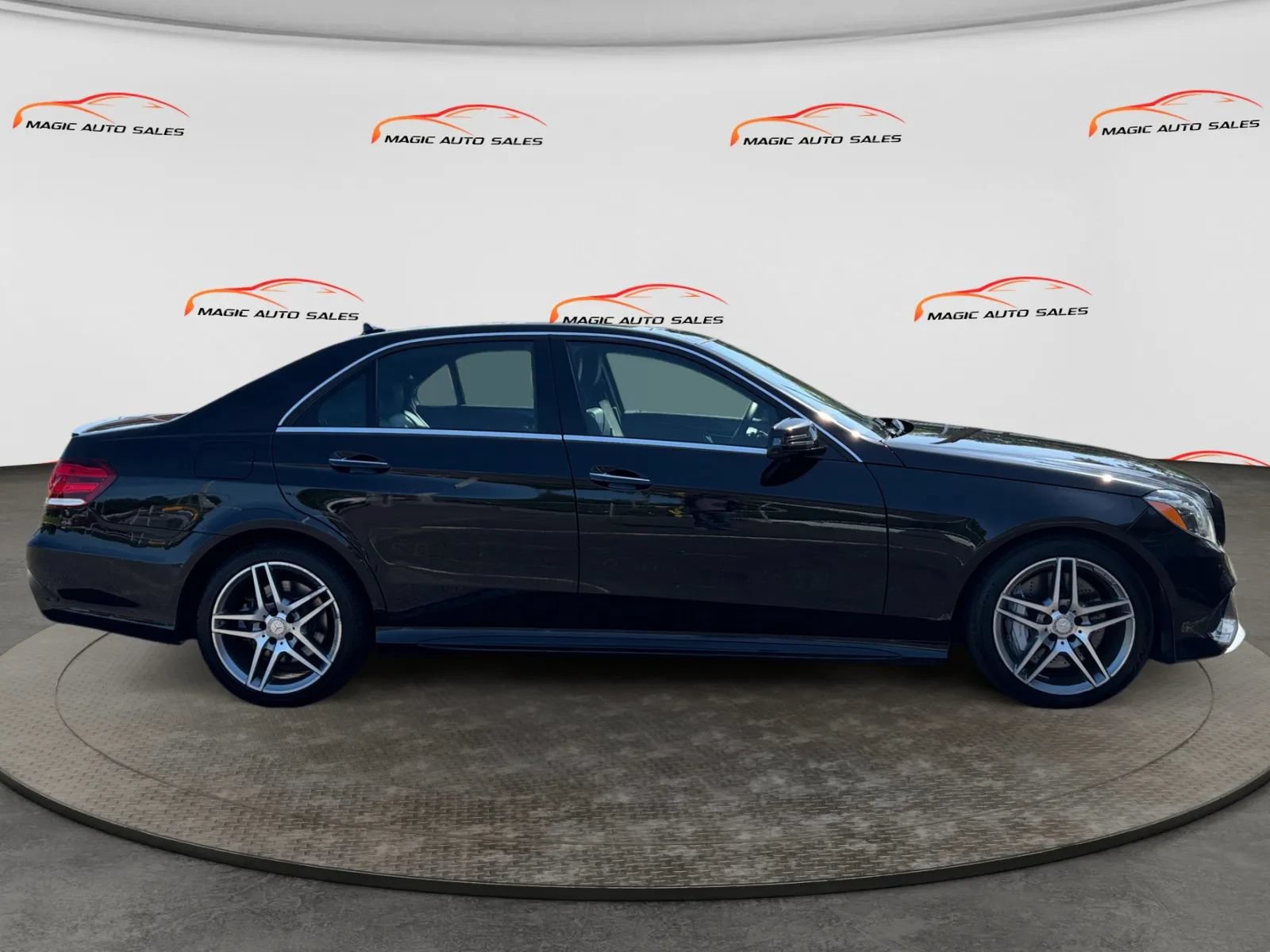 Used 2014 Mercedes-Benz E 550 4MATIC Sedan image 6