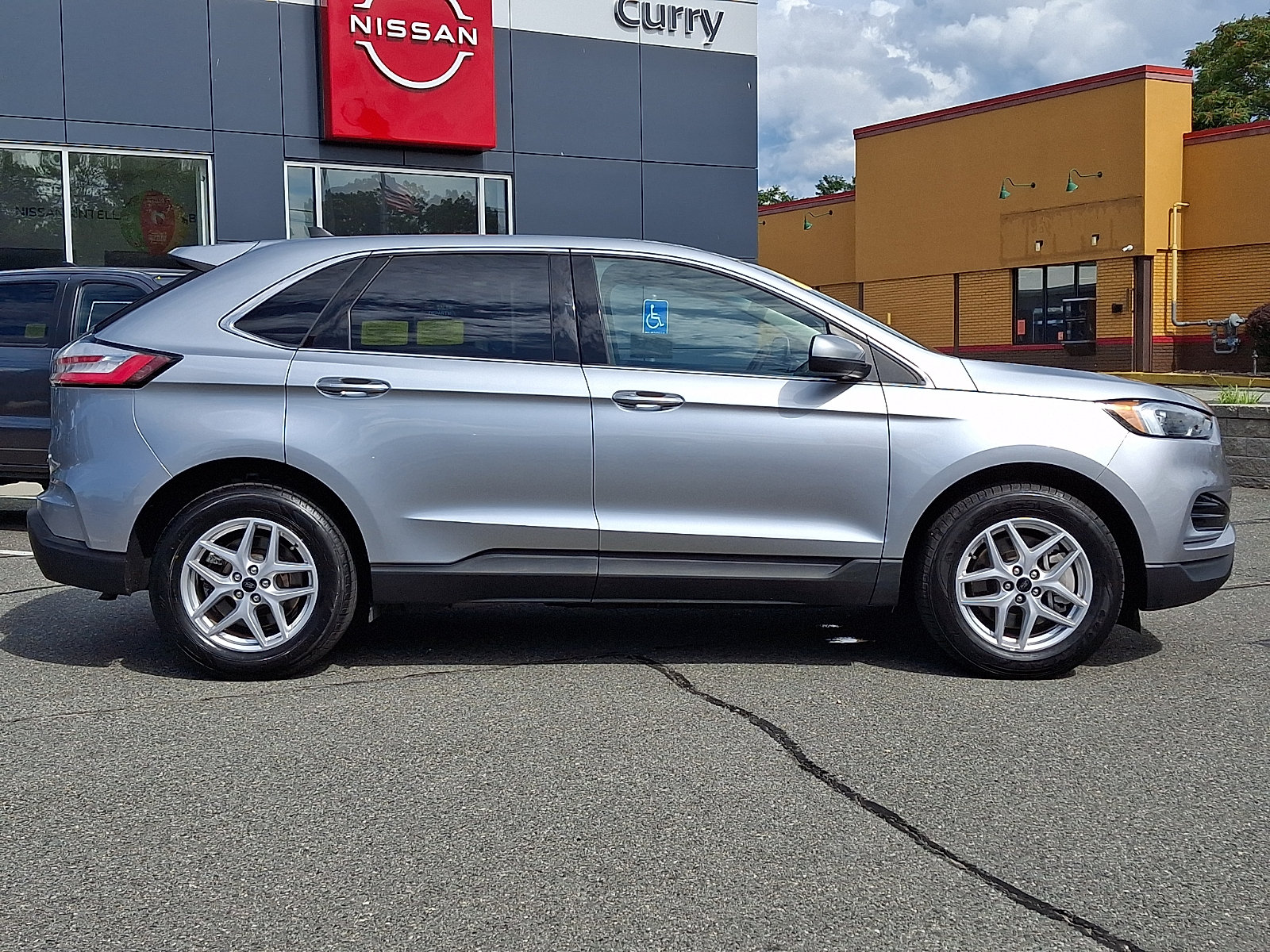 Used 2024 Ford Edge SEL AWD/4WD image 8