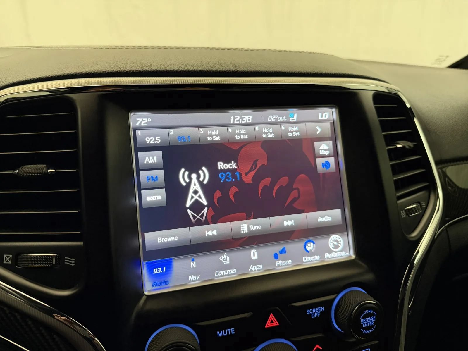 Used 2018 Jeep Grand Cherokee SRT AWD/4WD image 32