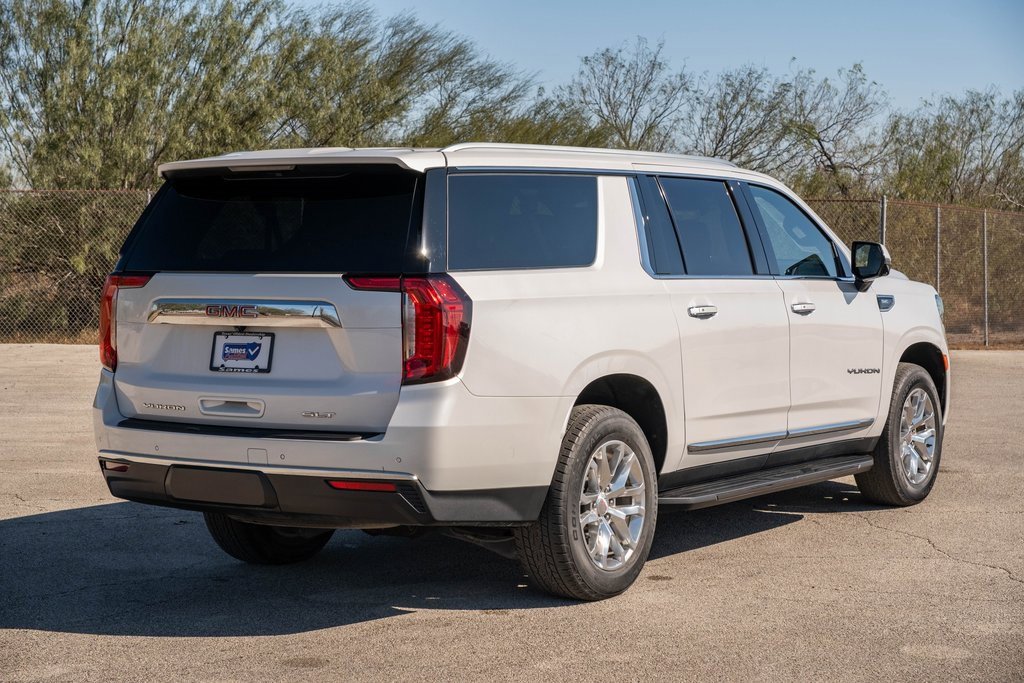 Used 2023 GMC Yukon XL SLT w/ SLT Premium Package image 7