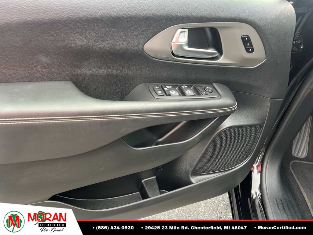 Used 2025 Chrysler Pacifica Select FWD image 15
