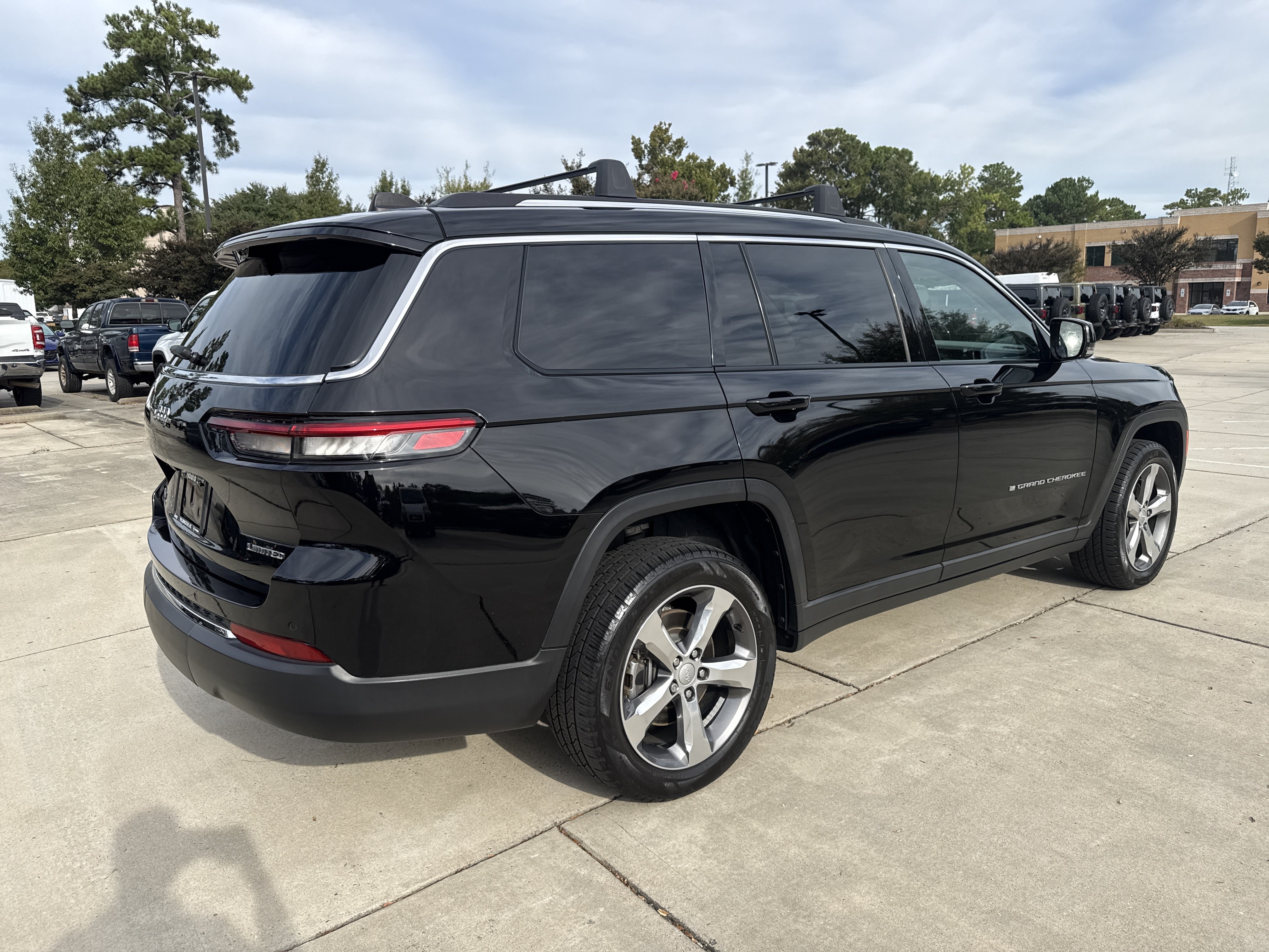 Used 2022 Jeep Grand Cherokee L Limited w/ Luxury Tech Group II AWD/4WD image 9
