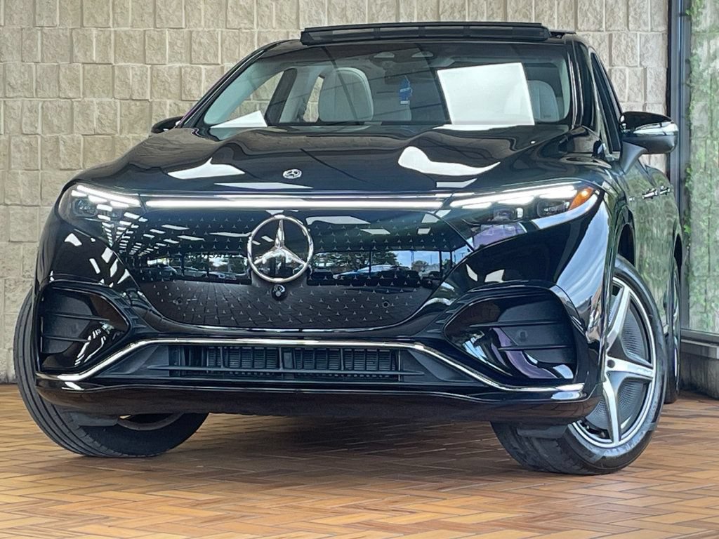 Used 2023 Mercedes-Benz EQS 580 4MATIC SUV image 2