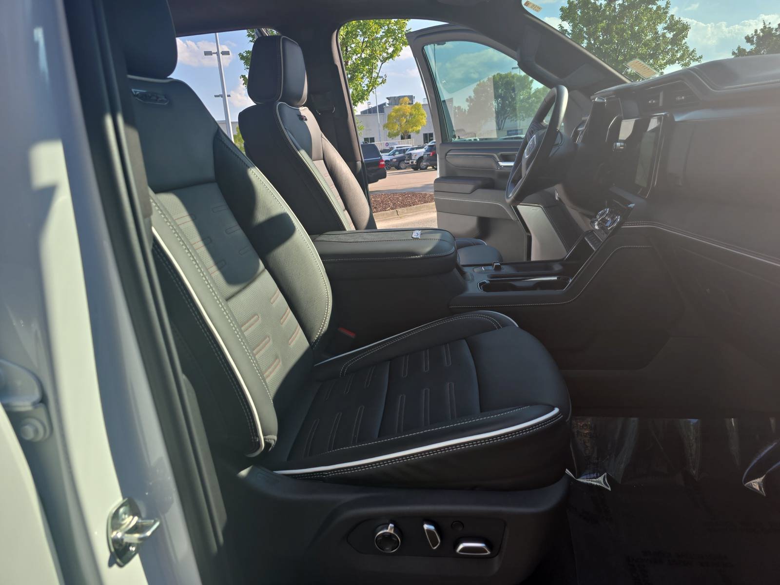 Used 2026 GMC Sierra 2500 AT4X AWD/4WD image 10