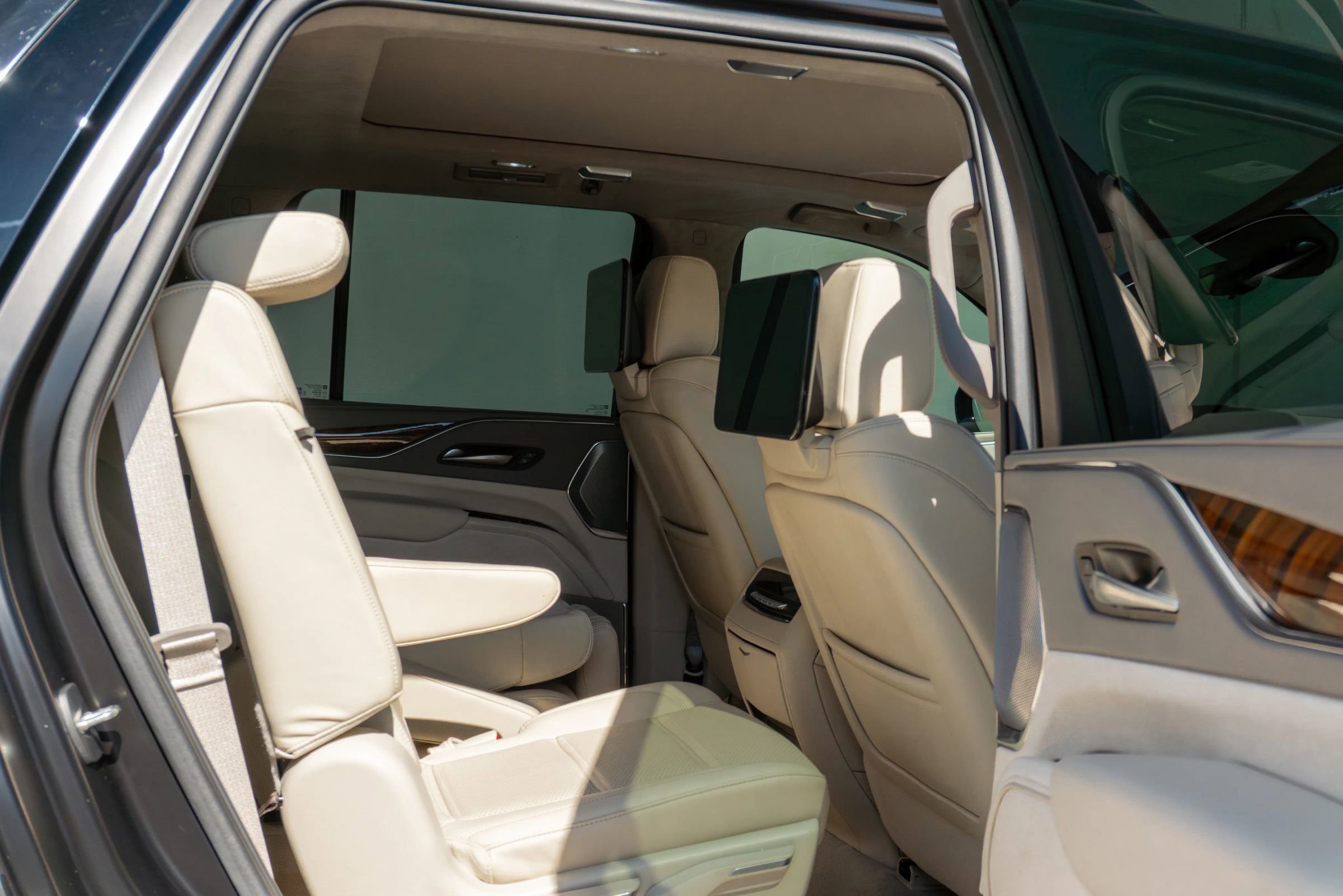 Used 2024 Cadillac Escalade Sport Platinum w/ LPO, ONYX Package image 58