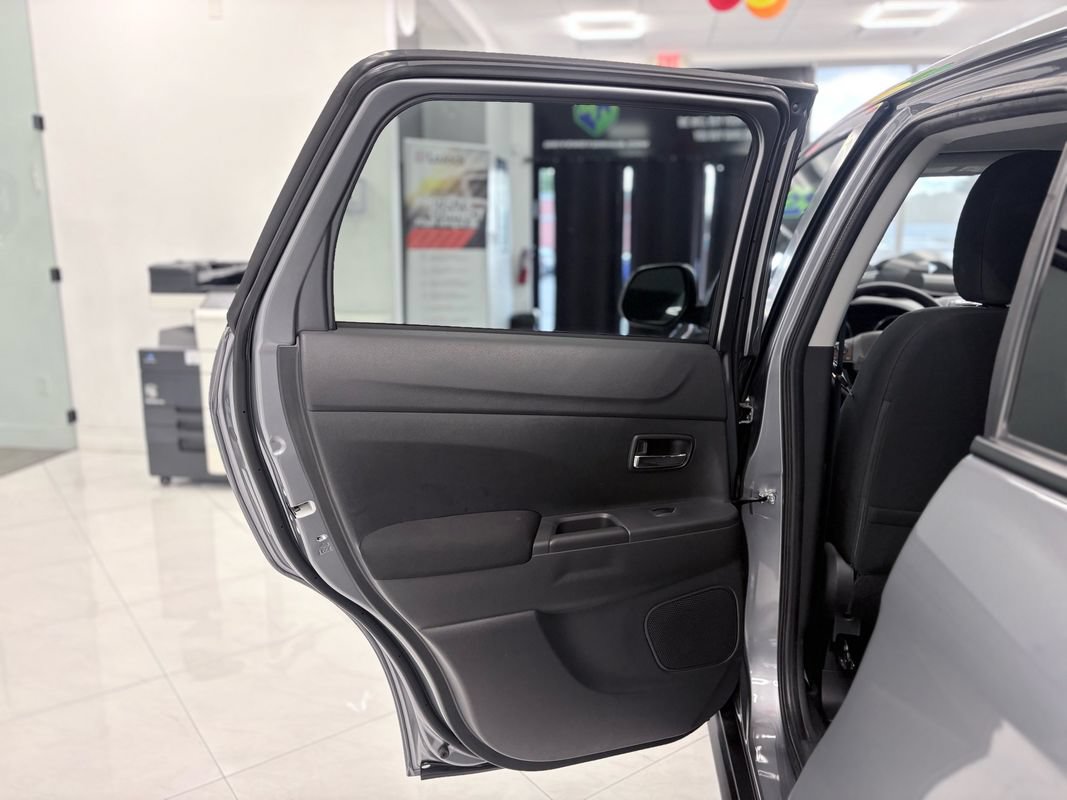 Used 2026 Mitsubishi Outlander Sport LE AWD/4WD image 33