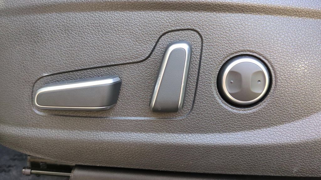 Certified 2025 Hyundai Palisade SEL FWD image 16