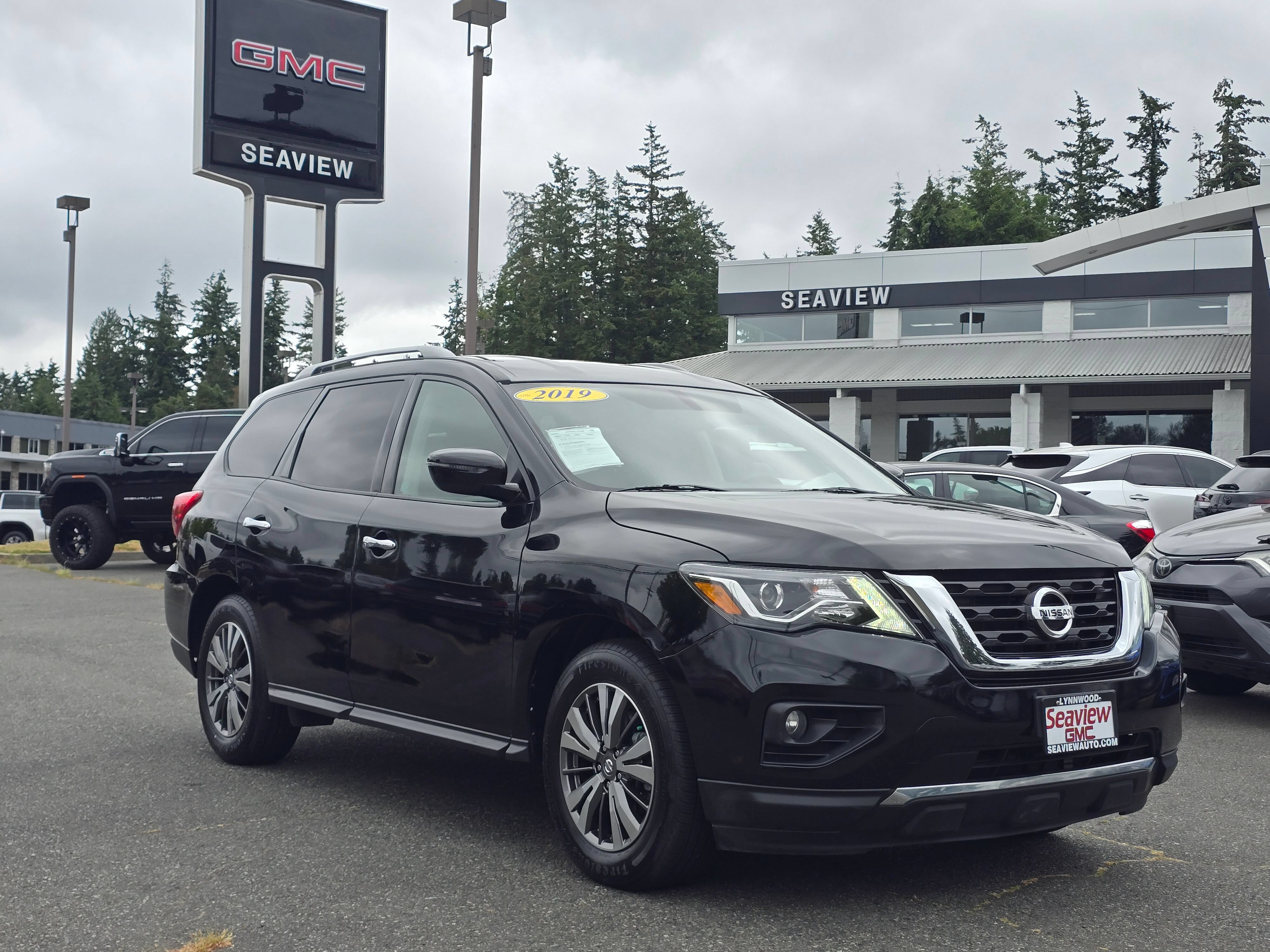 Used 2019 Nissan Pathfinder SV FWD image 1