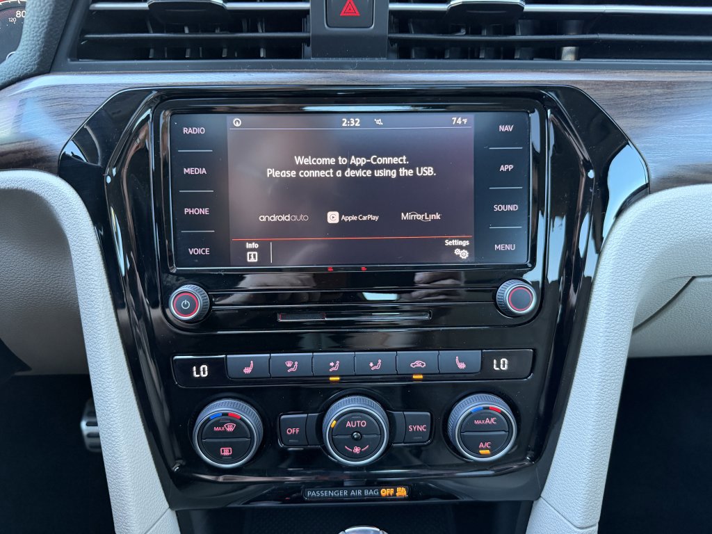 Used 2020 Volkswagen Passat 2.0T SEL image 21