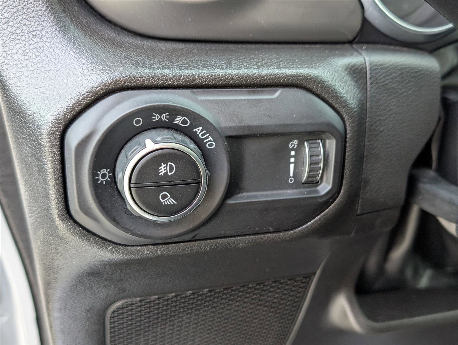 Used 2023 Jeep Gladiator Overland image 19