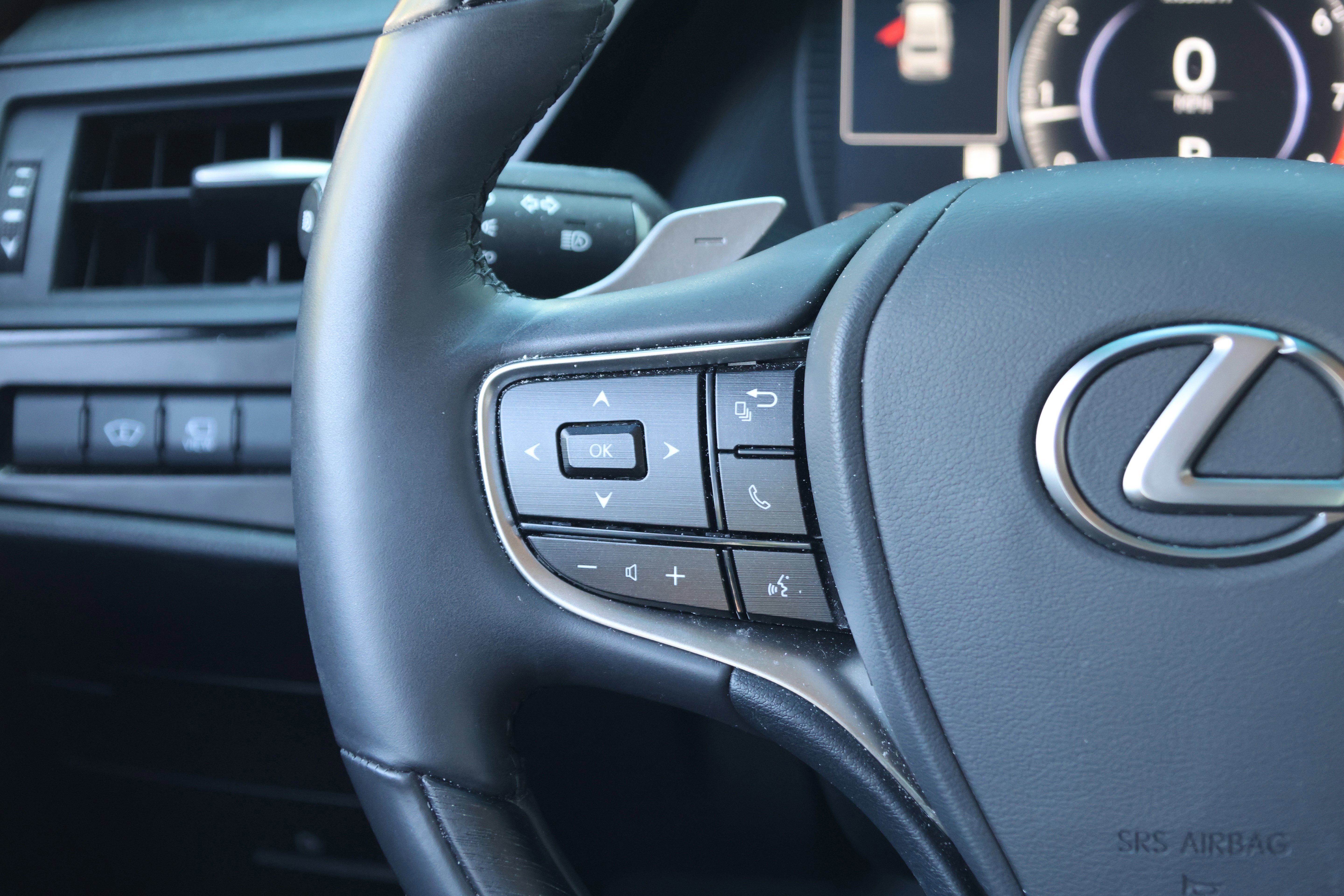 Used 2024 Lexus ES 350 Ultra Luxury w/ Accessory Package (Z2) image 19