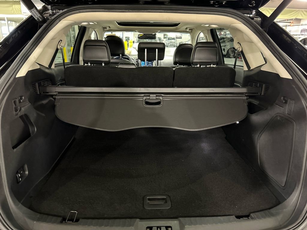 Used 2018 Ford Edge Titanium w/ Equipment Group 301A AWD/4WD image 28
