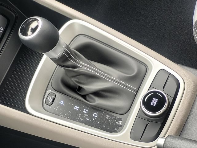 New 2025 Hyundai Venue SEL FWD image 23